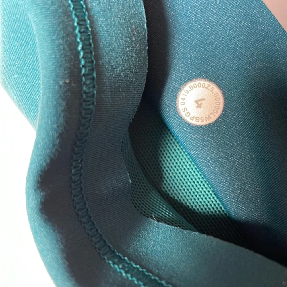 Lululemon In Movement leggings Everlux Bermuda Teal Women's Size 4